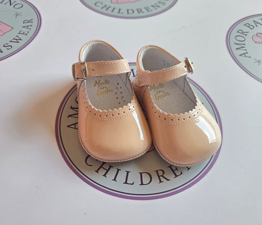 Girls pink patent leather mary jane pram buckle shoes on Amor Bambino childrenswear brand logo.