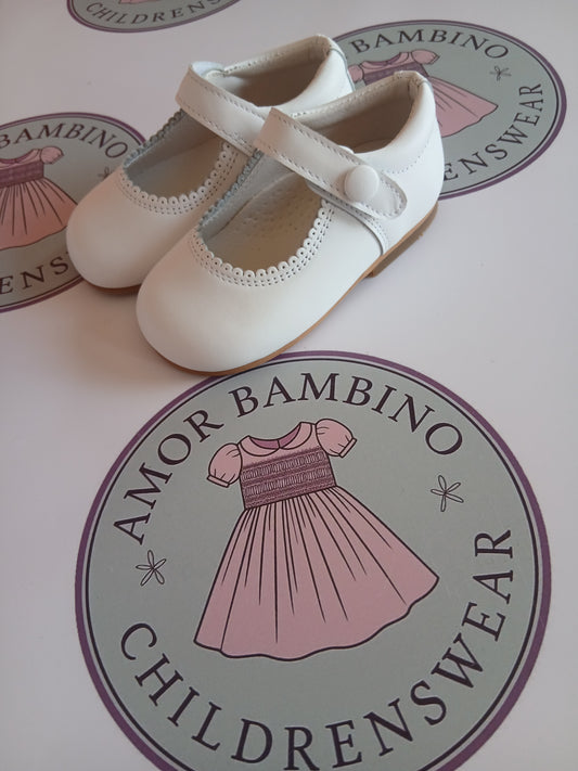 White baby button shoes with velcro straps
Girls summer patent shoes